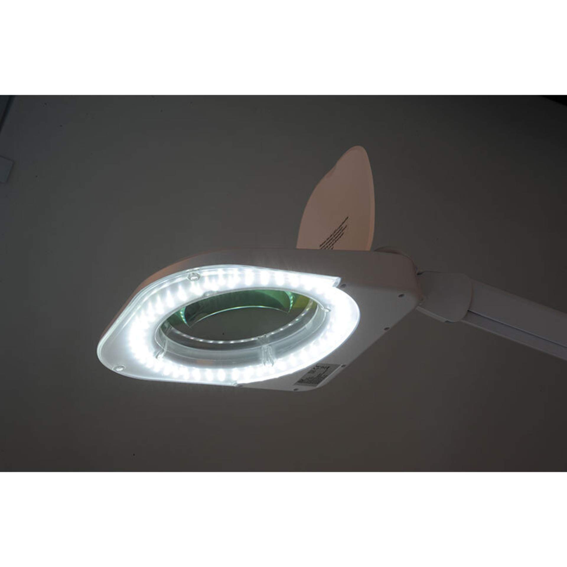 elv-led-lupenleuchte-2-25x-730-lumen-klemme image 3