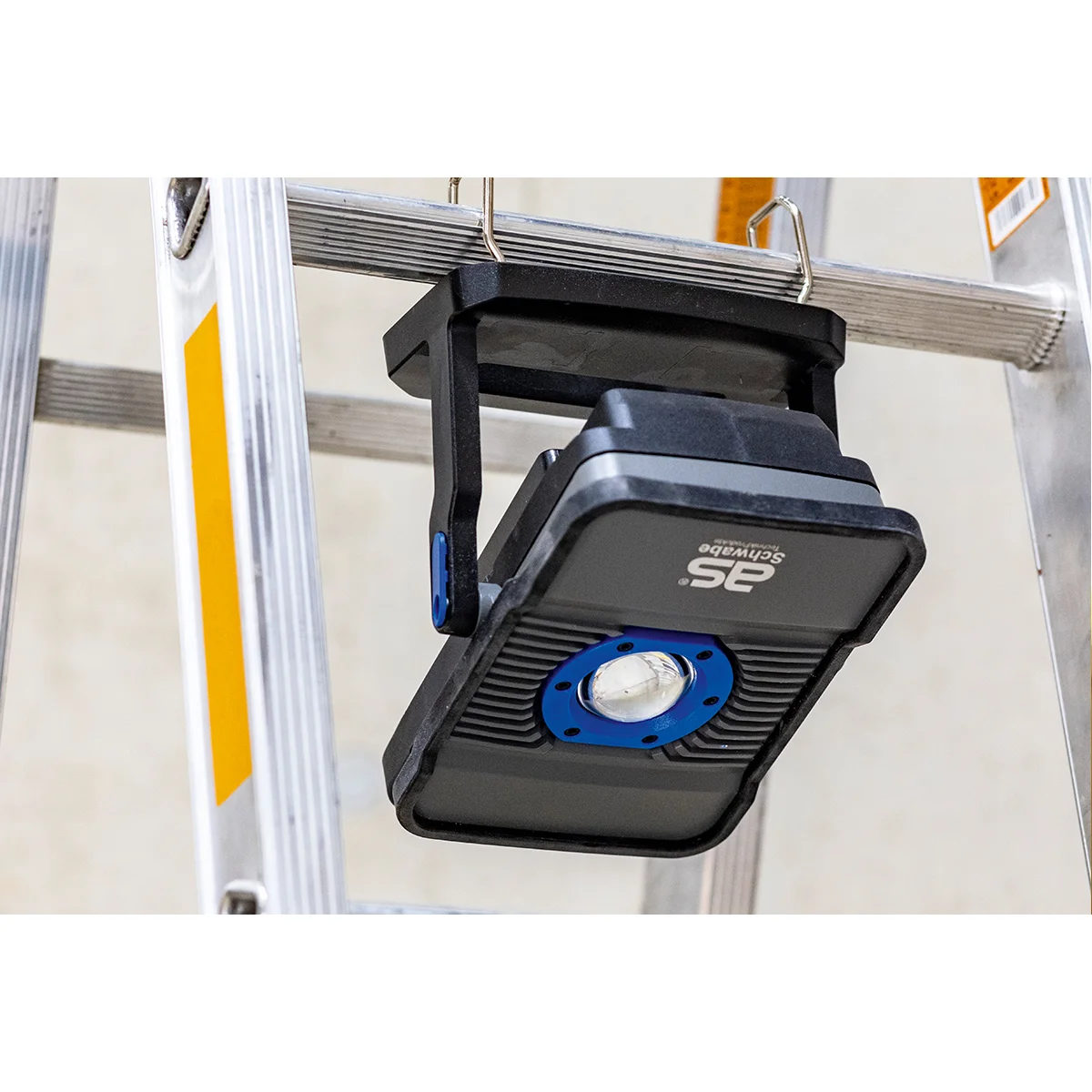 as-schwabe-acculine-multi-strahler-20w-led-2600-lm-akku-strahler image 2