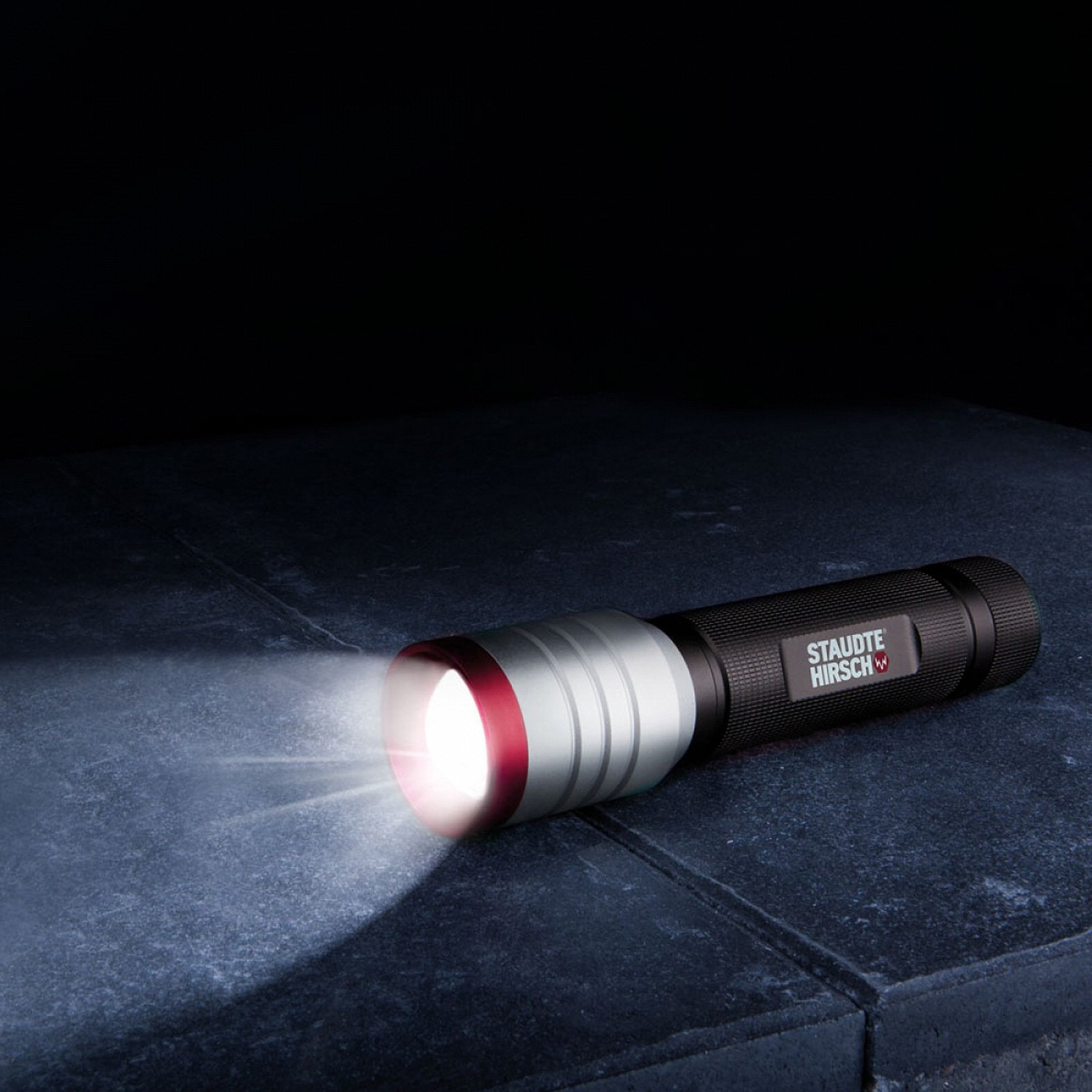 ivt-sh-5-420-led-taschenlampe-1000-lm-fokussierbar image 5