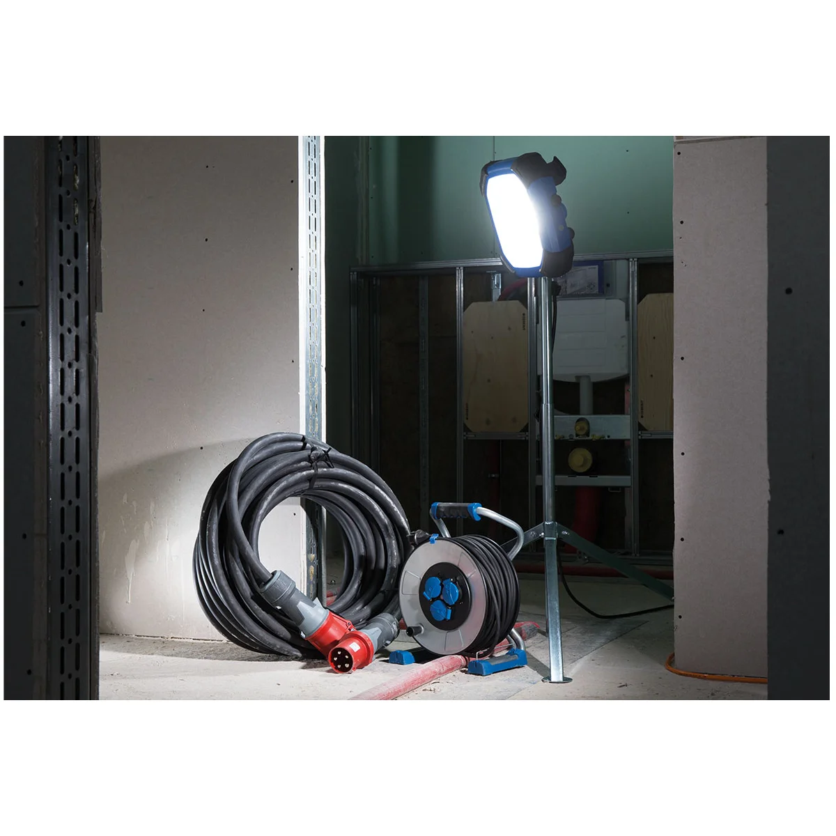 as-schwabe-illumi-46750-profi-stativ-mit-universaltraverse image 2